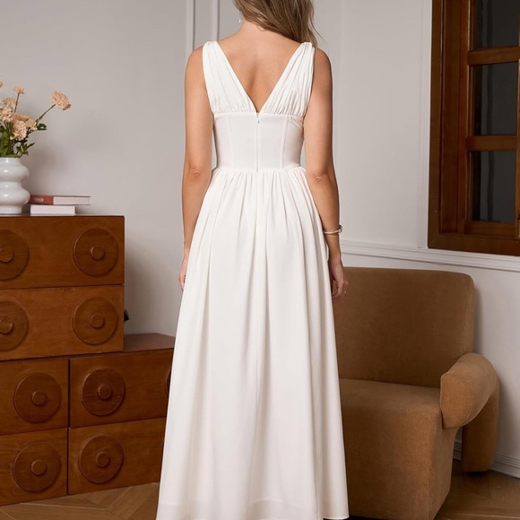 Casual White Midi Dress with Pockets - Picture 3 of 4